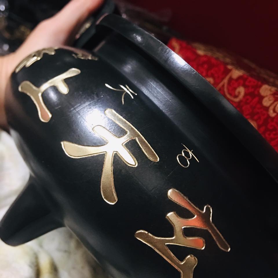 一件永垂不朽的工藝
您思考的是價格還是價值呢
#感謝訂製
#手工刻字

#官帽銅爐
#爐具編號B3
https://jinsisyuan.com/archives/2115