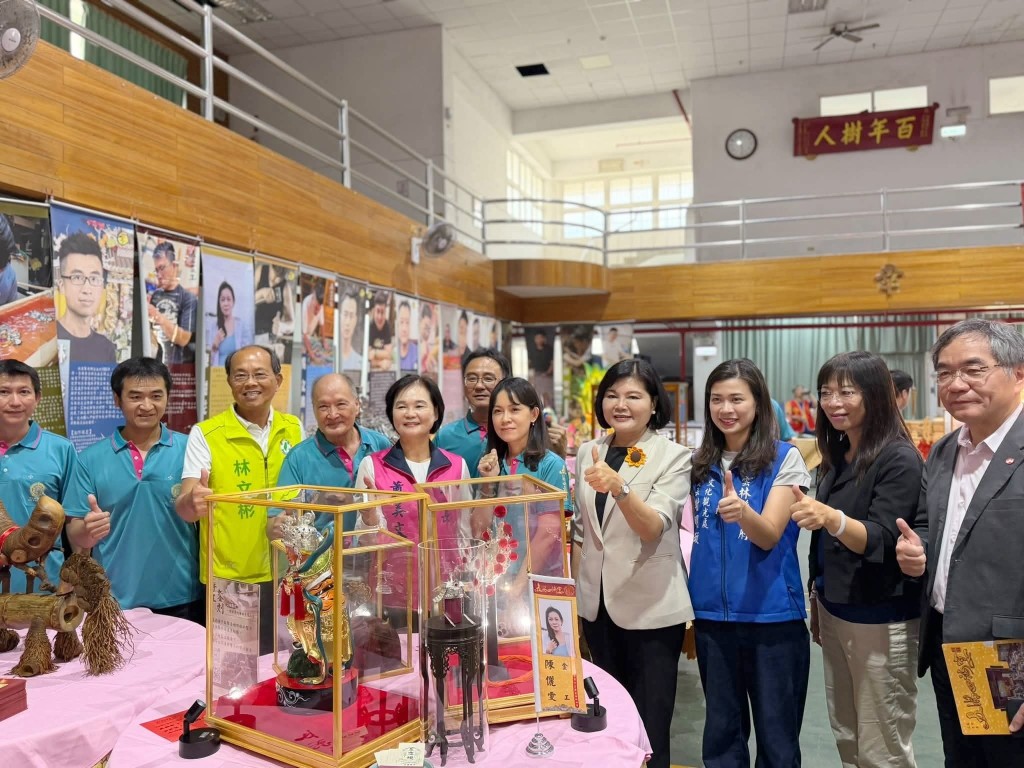 第13屆 #五湖四海宴 圓滿落幕🎉
❤️感謝主辦單位、策劃團隊、總幹事
❤️感謝協助作品展出
#柳家玄天上帝
#高雄尊藝坊
#永安三元堂
#黃家溫府千歲
還有感謝蒞臨參觀的你
你們的支持👍
是我們持續前進的最大動力。
期待明年再相見🥰