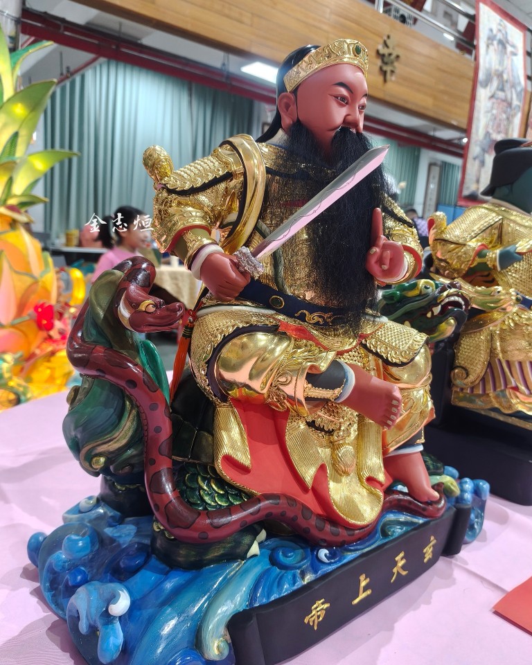 雙十連假🔔店休三日
附近的萬年季開始囉🦁
快來左營蓮池潭走走逛逛

#七星劍 #純銀劍 #玄天上帝
手工磨製，接單訂製、無現貨喔
📱官方line : @jinsisyuan #一定要加@
🖱網站：https://jinsisyuan.com/