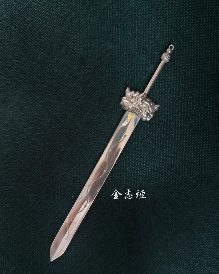 雙十連假🔔店休三日
附近的萬年季開始囉🦁
快來左營蓮池潭走走逛逛

#七星劍 #純銀劍 #玄天上帝
手工磨製，接單訂製、無現貨喔
📱官方line : @jinsisyuan #一定要加@
🖱網站：https://jinsisyuan.com/